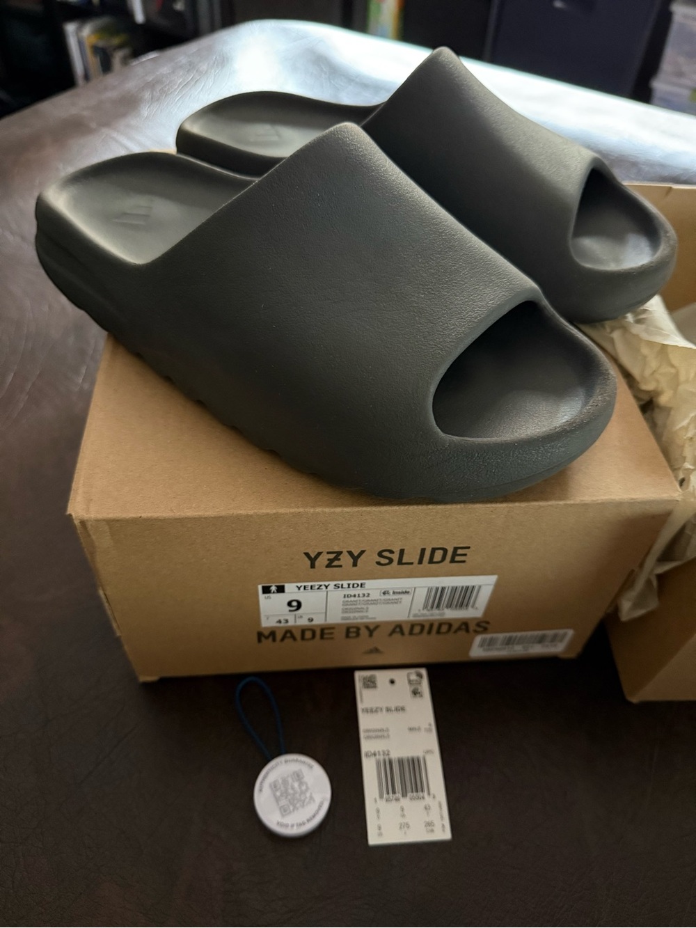 adidas Yeezy Slide Granite Size 9 Men ID4132 Authentic w/ Box